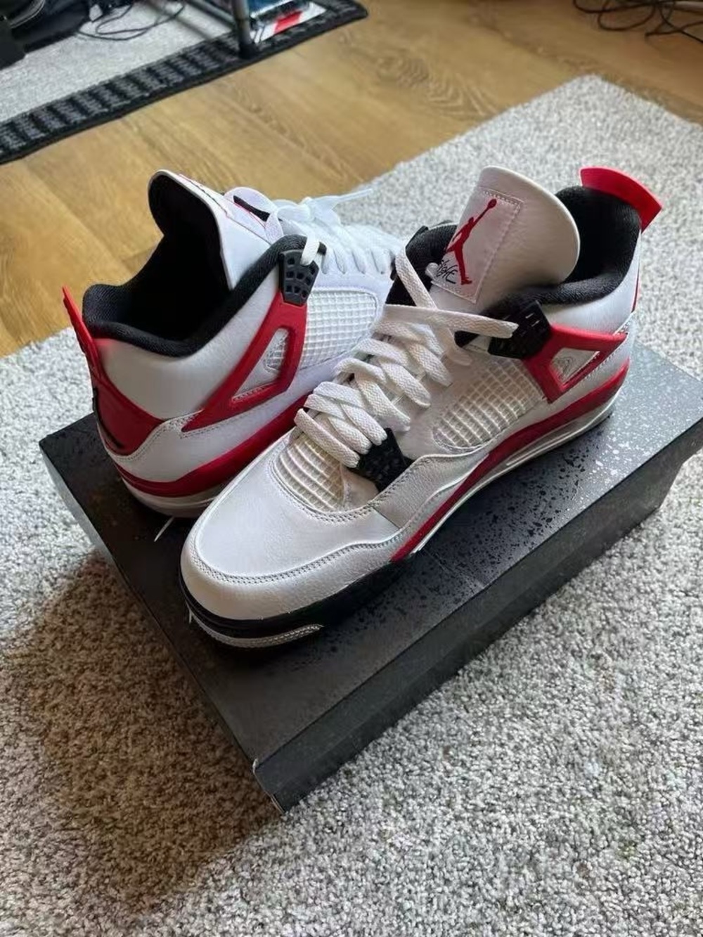 👟 New - Air Jordan 4 Retro Red Cement - Picture 4 of 9